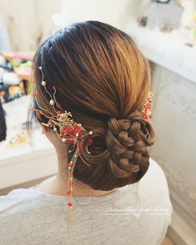 7.Vintage updo with flower braid